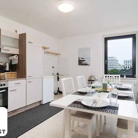 Einfach Aber Sehr Komfortabel - Wohnung Fuer 6 Personen - 2Xwc - Grupen, Messe, Monteure, Studenten - Voll Ausgestattet - 6 Betten 140X200Cm Hochwertig, 3 Smart-Tv 55 Zoll Netflix, 1000 Mbit Wlan, Voll Ausgestattete Kueche Duisburg Eksteriør billede