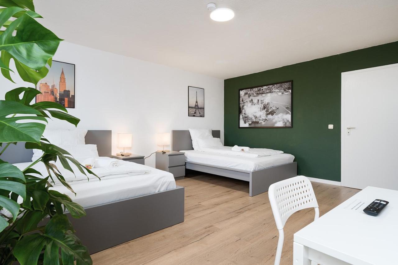 Einfach Aber Sehr Komfortabel - Wohnung Fuer 6 Personen - 2Xwc - Grupen, Messe, Monteure, Studenten - Voll Ausgestattet - 6 Betten 140X200Cm Hochwertig, 3 Smart-Tv 55 Zoll Netflix, 1000 Mbit Wlan, Voll Ausgestattete Kueche Duisburg Eksteriør billede