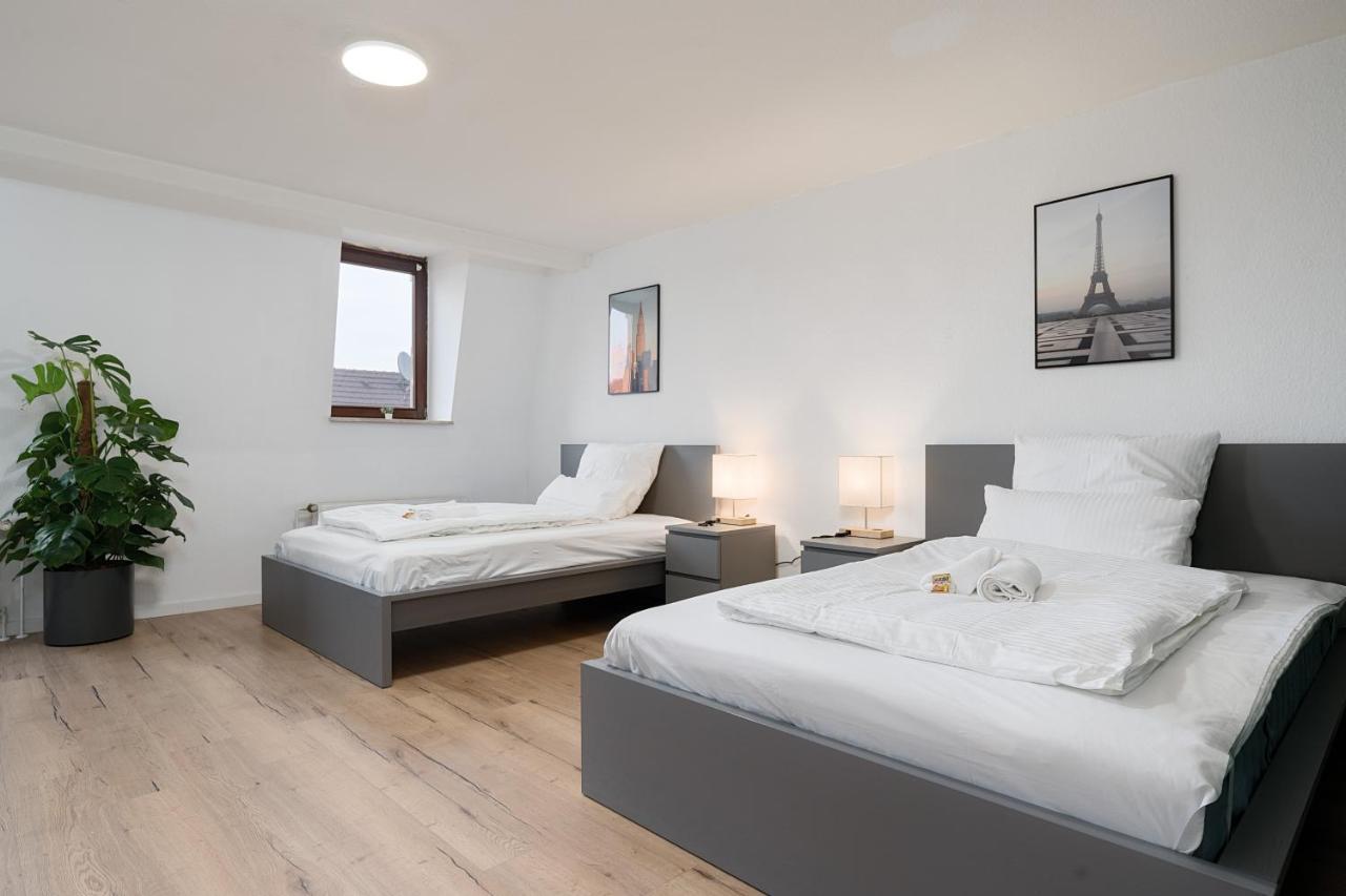 Einfach Aber Sehr Komfortabel - Wohnung Fuer 6 Personen - 2Xwc - Grupen, Messe, Monteure, Studenten - Voll Ausgestattet - 6 Betten 140X200Cm Hochwertig, 3 Smart-Tv 55 Zoll Netflix, 1000 Mbit Wlan, Voll Ausgestattete Kueche Duisburg Eksteriør billede