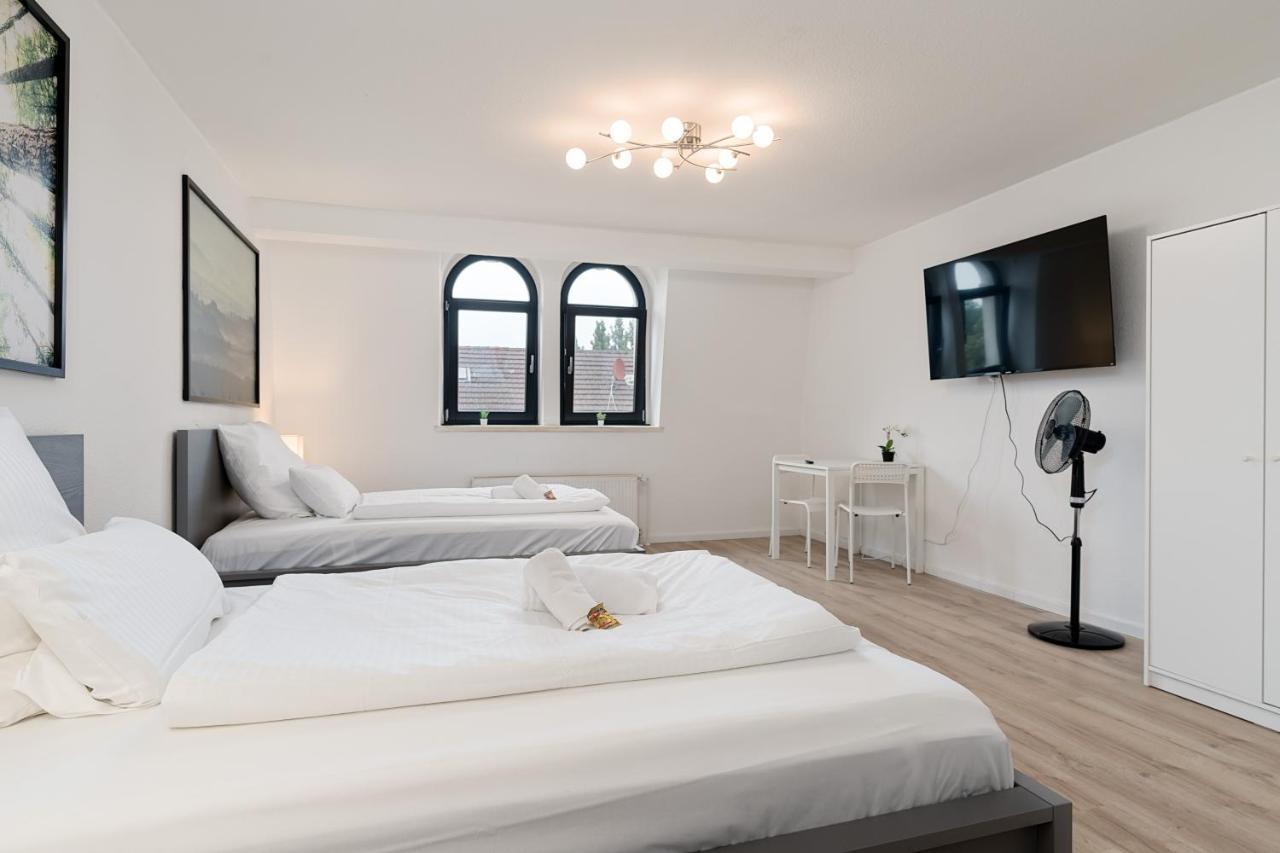 Einfach Aber Sehr Komfortabel - Wohnung Fuer 6 Personen - 2Xwc - Grupen, Messe, Monteure, Studenten - Voll Ausgestattet - 6 Betten 140X200Cm Hochwertig, 3 Smart-Tv 55 Zoll Netflix, 1000 Mbit Wlan, Voll Ausgestattete Kueche Duisburg Eksteriør billede
