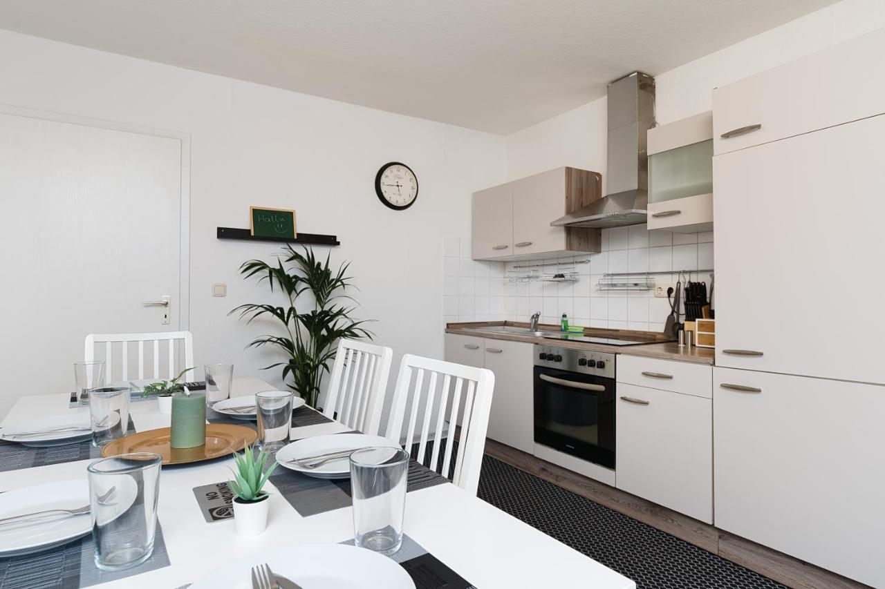 Einfach Aber Sehr Komfortabel - Wohnung Fuer 6 Personen - 2Xwc - Grupen, Messe, Monteure, Studenten - Voll Ausgestattet - 6 Betten 140X200Cm Hochwertig, 3 Smart-Tv 55 Zoll Netflix, 1000 Mbit Wlan, Voll Ausgestattete Kueche Duisburg Eksteriør billede